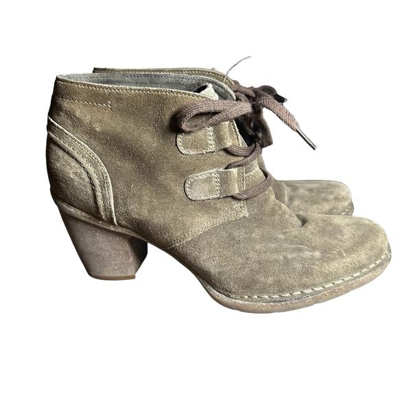 Clarks Artisan Carleta Lyon Taupe chunky heel lace up heeled booties sz 9 1/2 - Picture 1 of 12